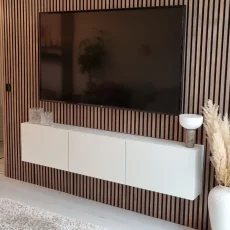 Walnut in tv-room